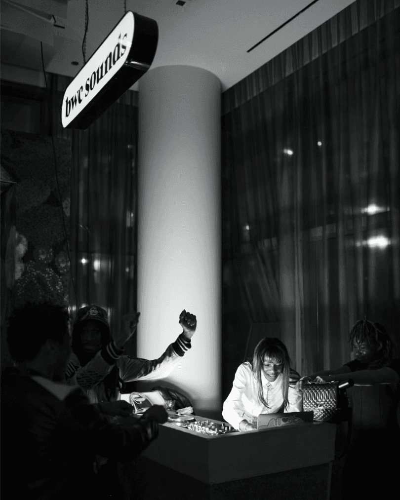 MOONLIGHT AT W PHILADELPHIA FT SIBBY LIV