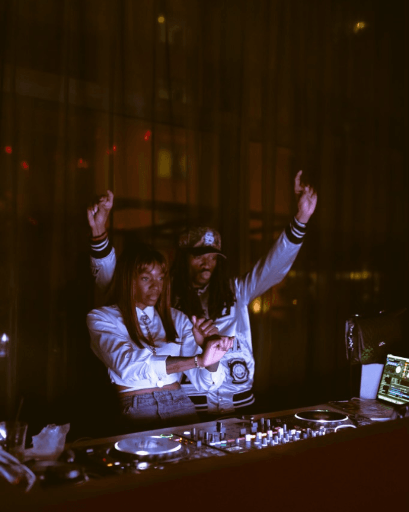 MOONLIGHT AT W PHILADELPHIA FT SIBBY LIV